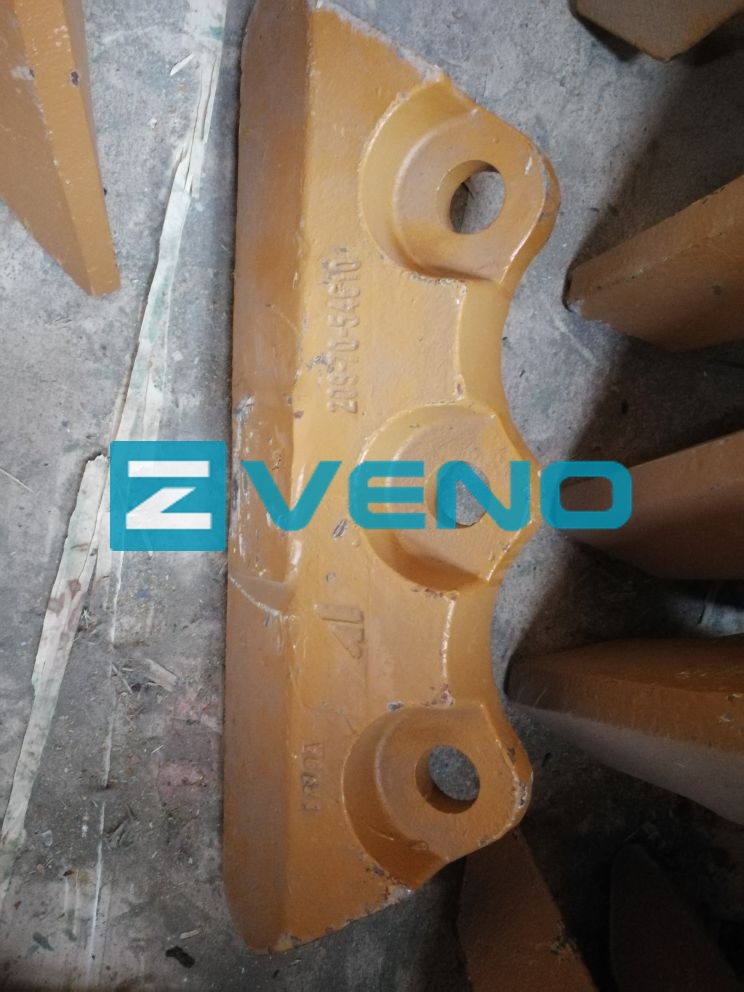  KOMATSU Бокорез/защита ковша 209-70-54610