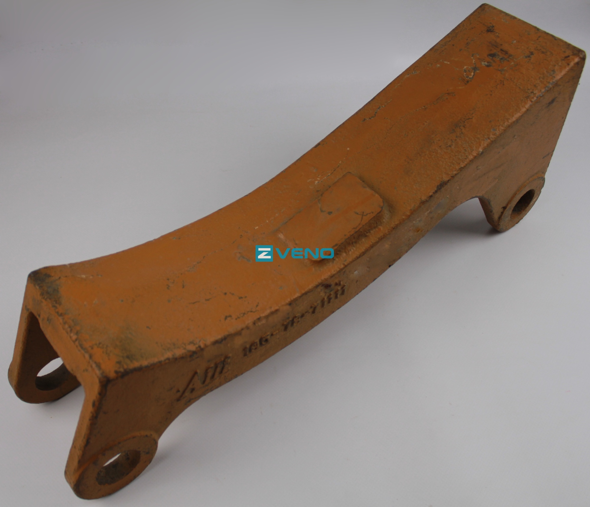  KOMATSU Защита стойки рыхлителя (D375) 195-78-71111