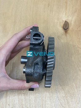  Насос масляный в сборе (без выступа) 4HK1/6HK1 (IOP)